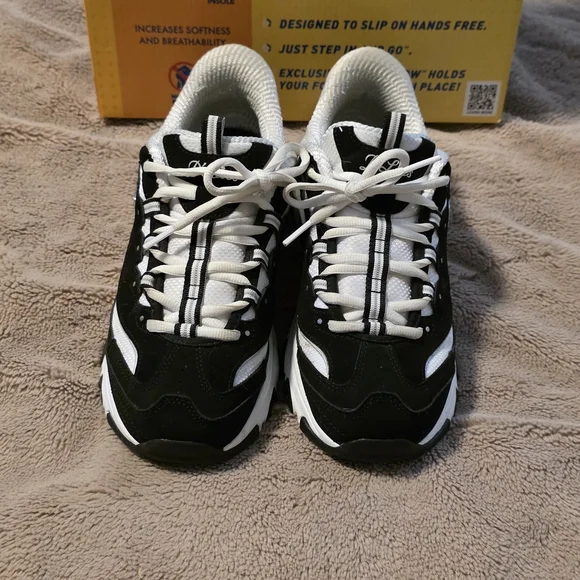 Skechers Women's D'Lites Fan Girl Sneakers - Picture 3 of 14